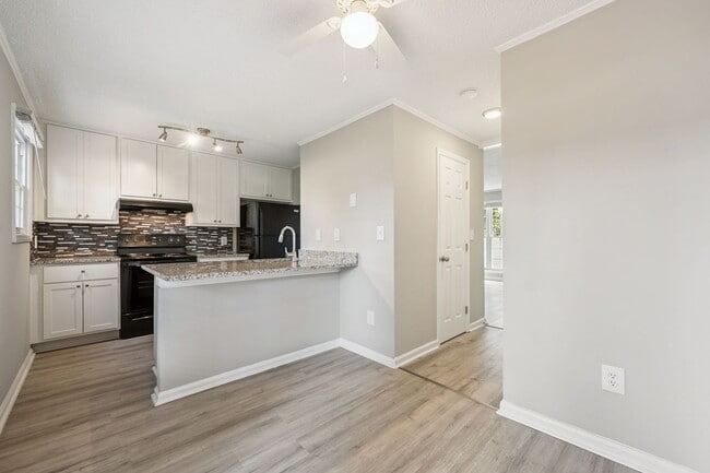 Building Photo - APPLICATION PENDING!!! $250 Rental Credit ...