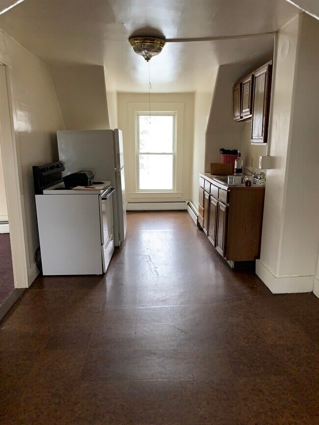 172 St Mary St Unit 4, Saint Johnsbury, VT 05819 Room for Rent in