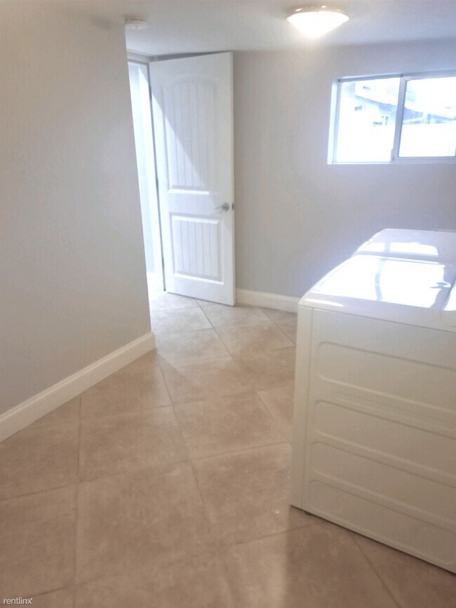 Foto del edificio - 3 br, 2 bath House - 7305 East Wilshire Drive