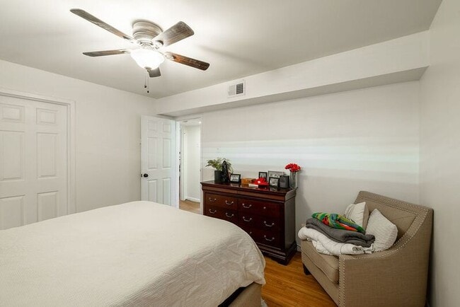 Foto del edificio - 250 Little St