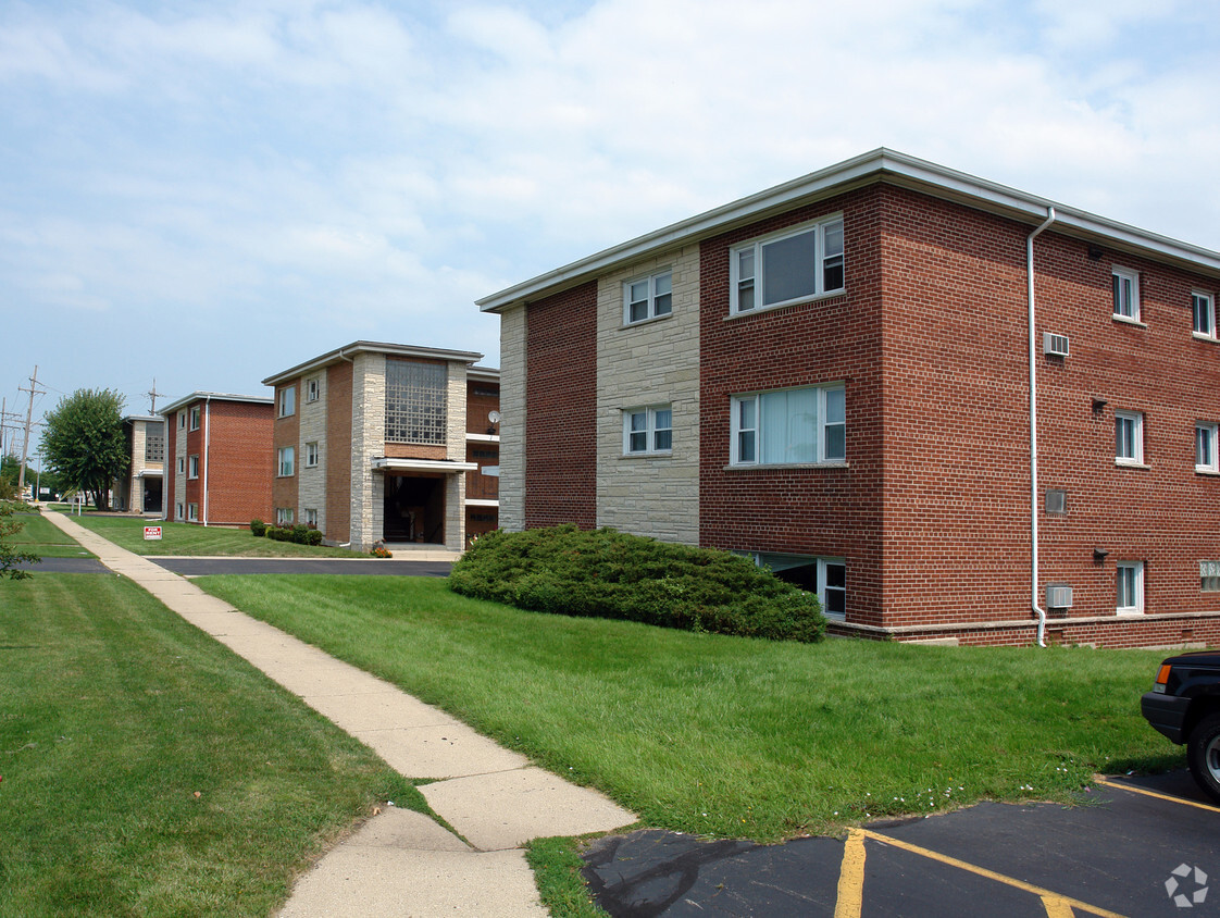Building Photo - 421 Hicks Rd