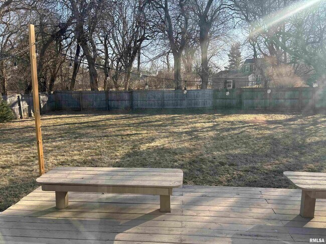 Foto del edificio - 6930 N Fox Point Dr