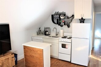 Building Photo - 644 Brownwood Ave SE