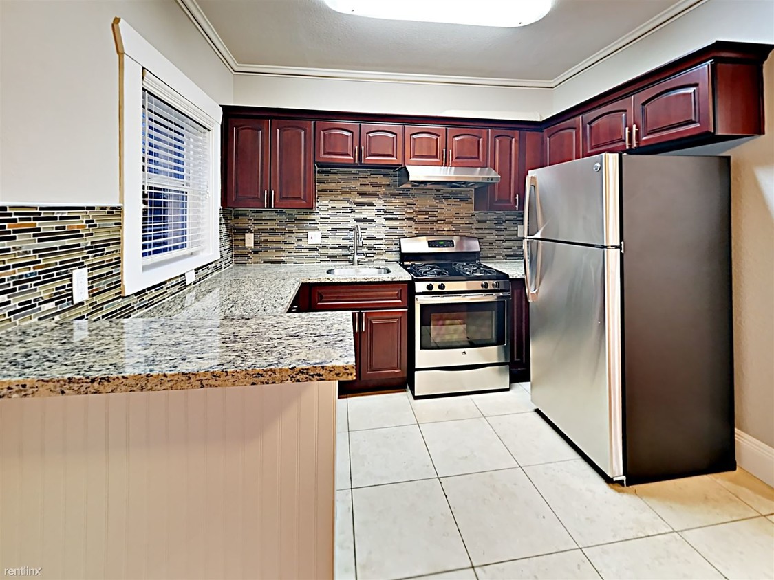 Primary Photo - 1 br, 1 bath Apartment - 353 Grand Ave Apt 3