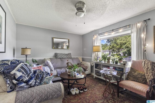 Building Photo - 2710 12th Ave E