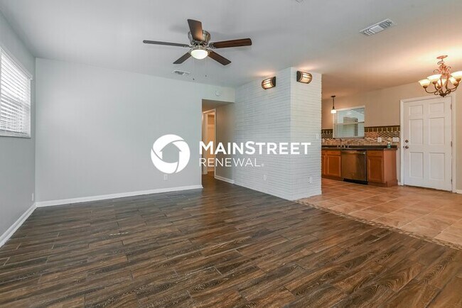 Building Photo - 3 Bedroom Pet-Friendly Home in Jacksonville, FL with Main Street Renewal