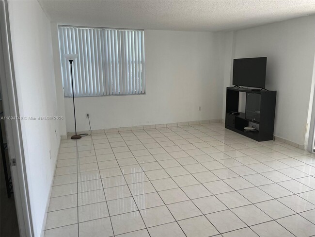Building Photo - 5838 Collins Ave