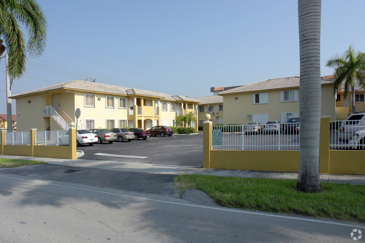 Exterior Photo - Junor Apartments