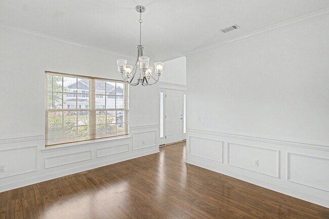 Building Photo - 390 Fairview Cir