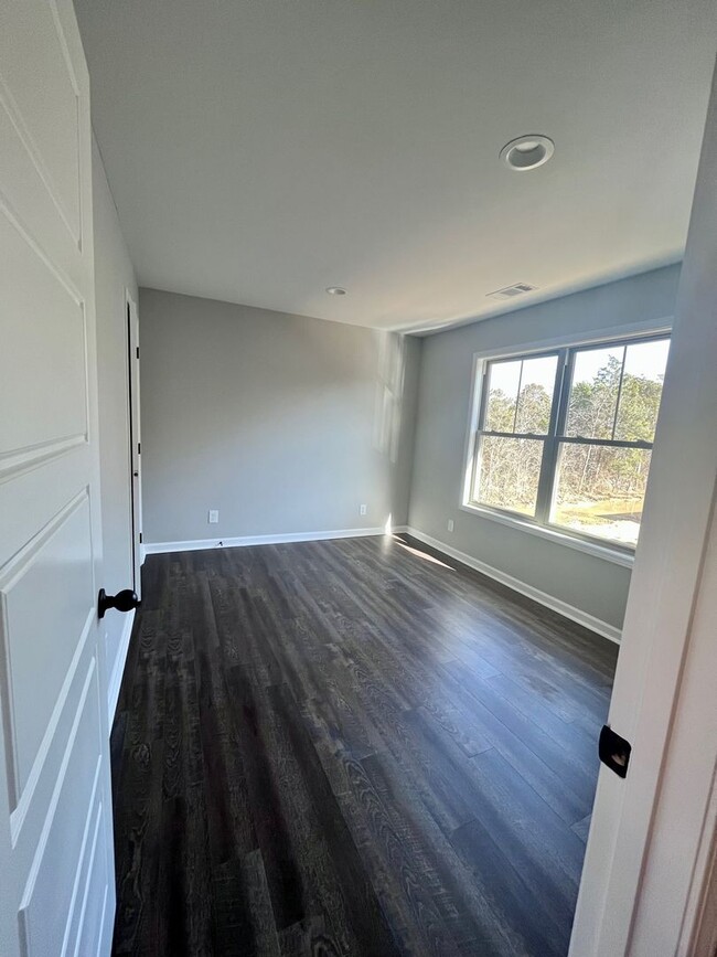 Foto del edificio - 1235 Bluebird Rd., Unit C