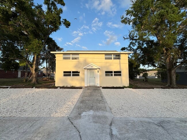 Foto del edificio - 150 S Nekoma Ave