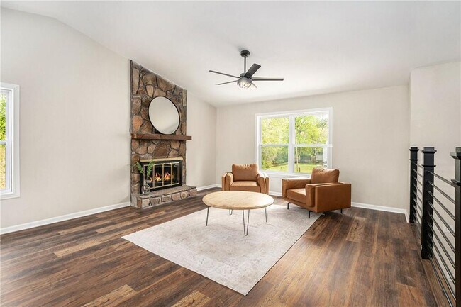 Foto del edificio - 218 Trickum Hills Ln