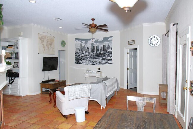 Building Photo - 224 Sleepy Hollow Dr
