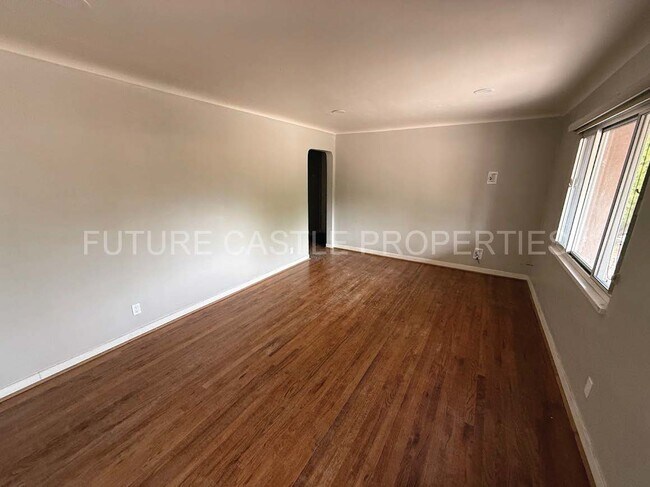 Building Photo - 1009 Bryn Mawr Dr NE