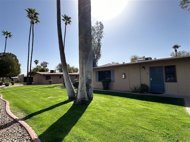 Paradise Village Apartments - 2525 E Aire Libre Ave Phoenix, AZ