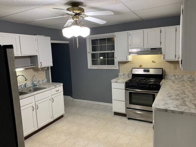 Foto del edificio - 745 E Benton St