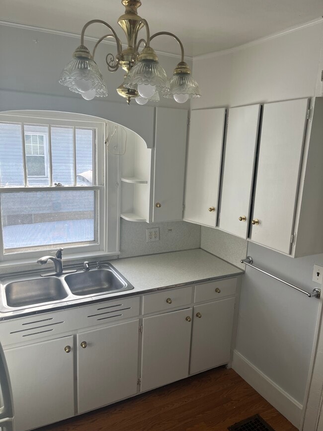 Building Photo - 727 Bellevue Ave