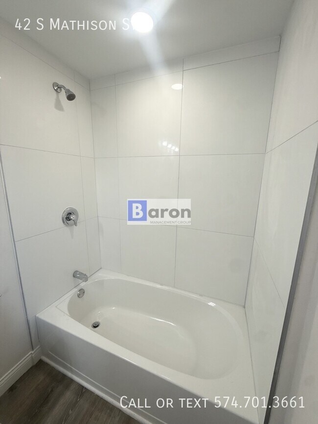 Foto del edificio - 42 S Mathison St