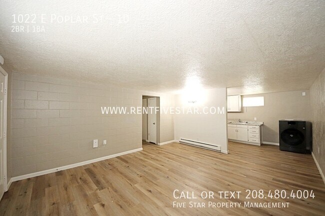 Foto del edificio - 1022 E Poplar St