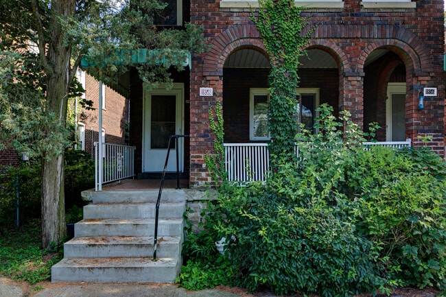 Building Photo - 1858 Shaw Ave