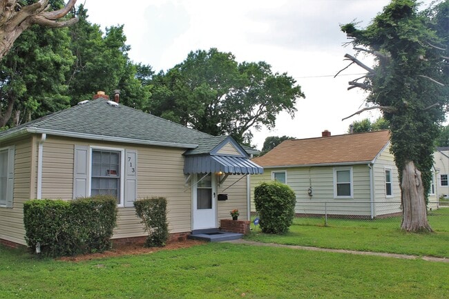 Building Photo - Updated 3 Bed and 1 Bath