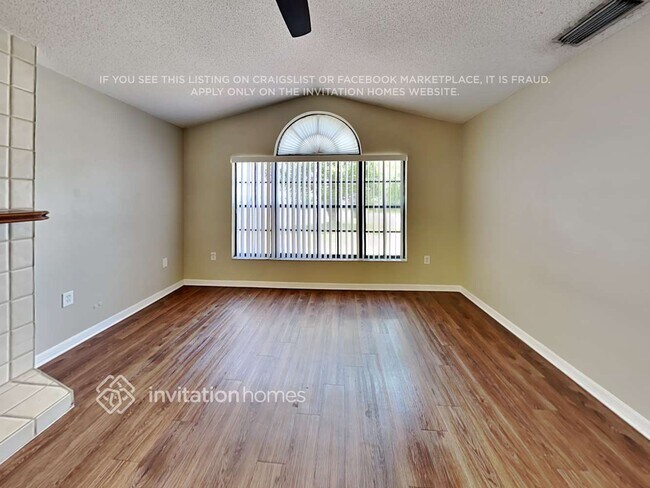 Foto del edificio - 64 Lake Daisy Blvd
