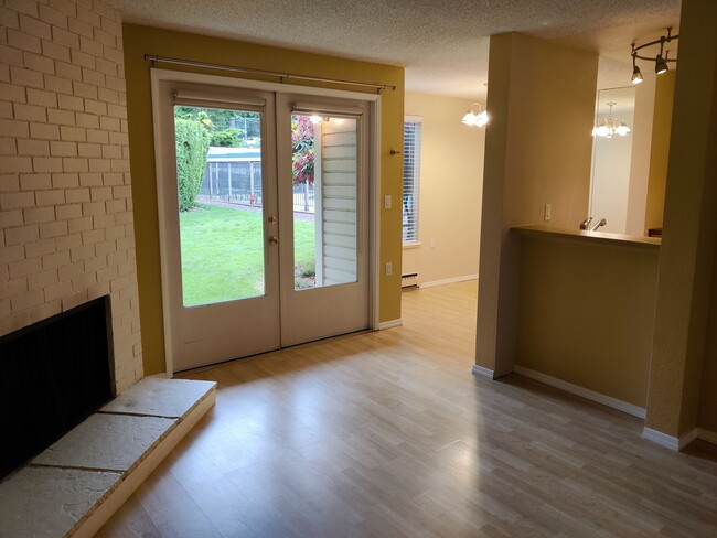 Building Photo - Gorgeous ground floor 1 bedroom condo
