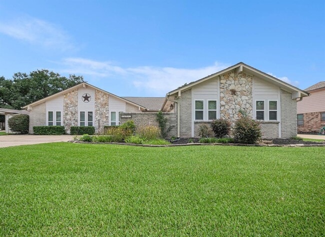 Building Photo - 16007 Brookvilla Dr