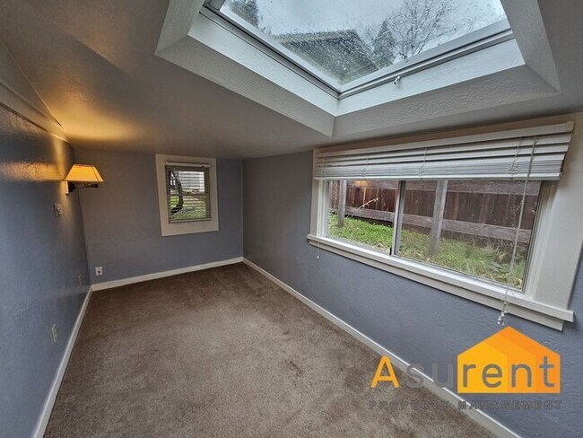 Foto del edificio - MOVE IN SPECIAL HALF OFF FIRST MONTHS RENT...
