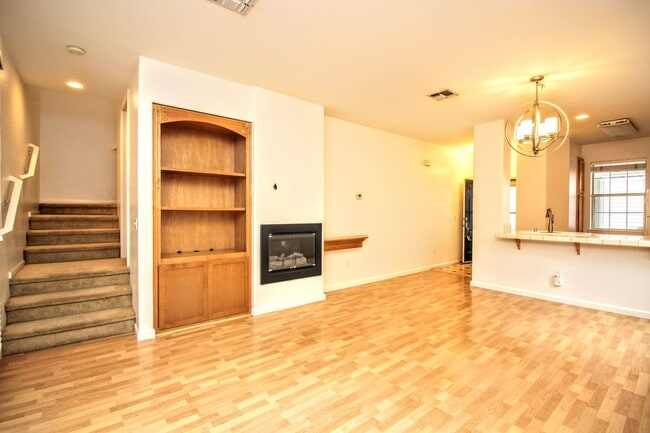 Building Photo - 2 Bedroom 2.5 Bath Home in Petaluma