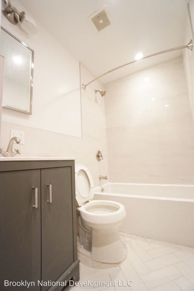 Foto del edificio - 605 Putnam Ave