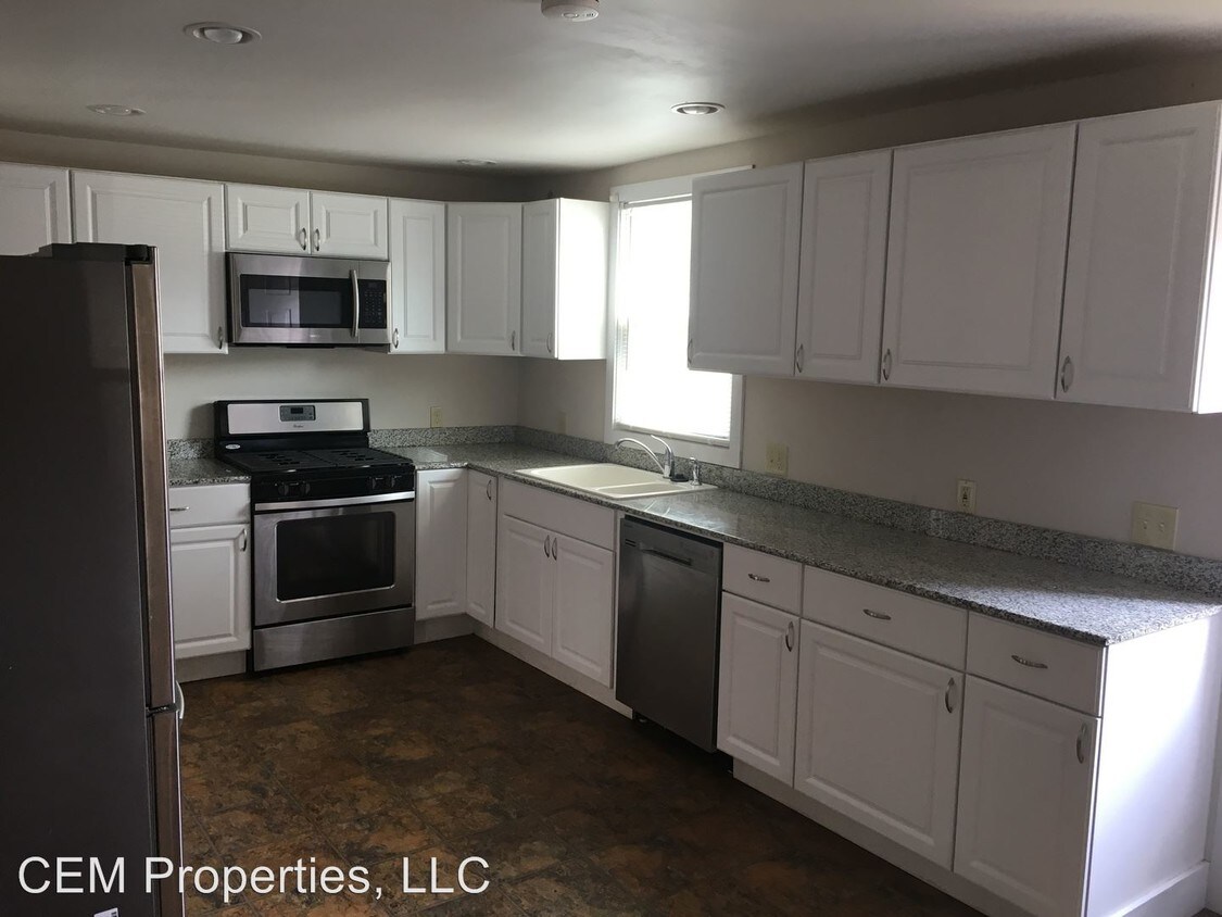 Primary Photo - 3 br, 2 bath House - 390 Alexander Street