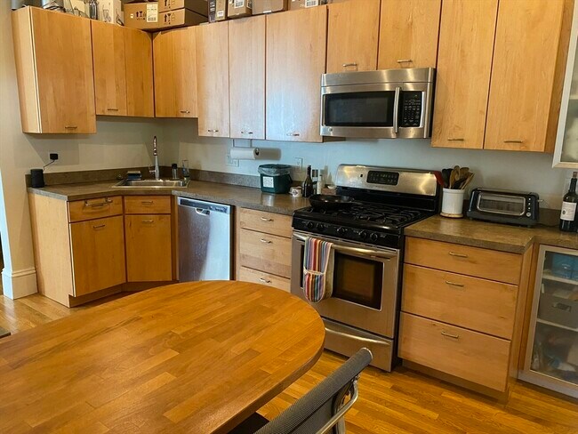 Building Photo - 1 Fayette St