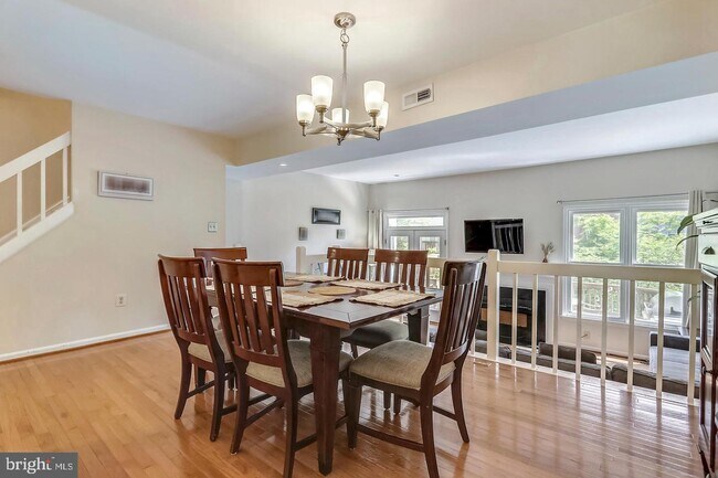 Building Photo - 4950 Cloister Dr