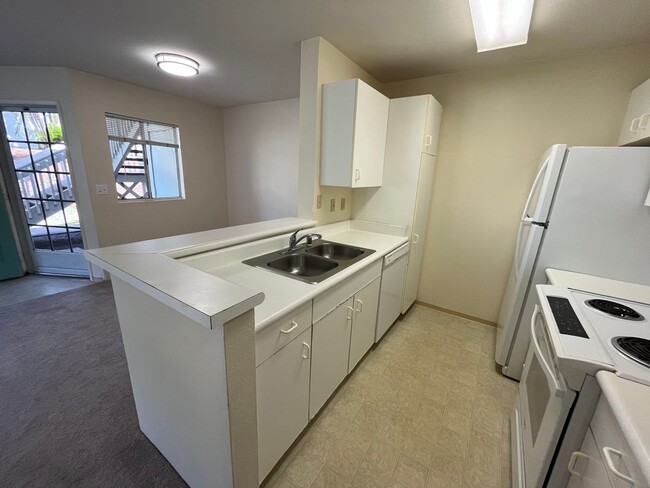 Building Photo - 332Ax