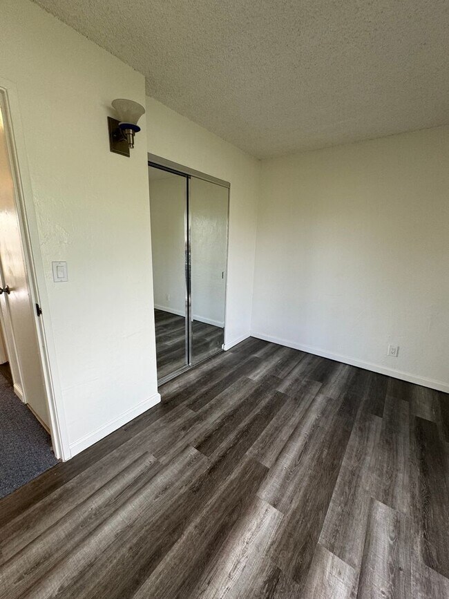 Foto del edificio - Partly Furnished 2 bedroom 1 bath