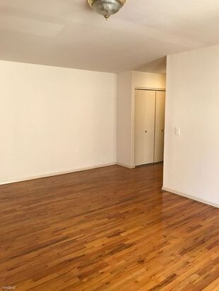 Primary Photo - 1115 Jerome Ave