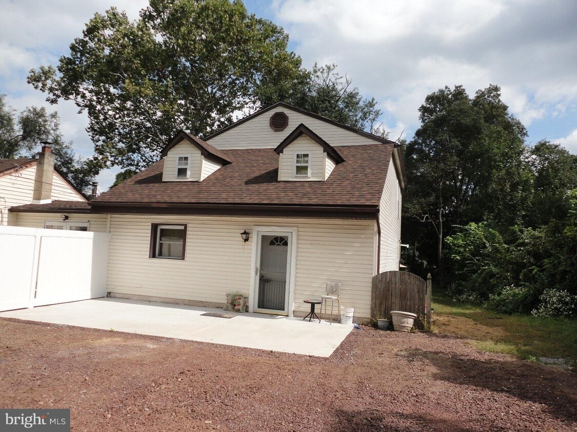337 Myrtle Ave, Berlin Township, NJ 08091 House Rental in Berlin