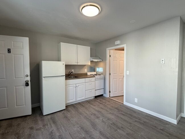 Building Photo - 40 Center St