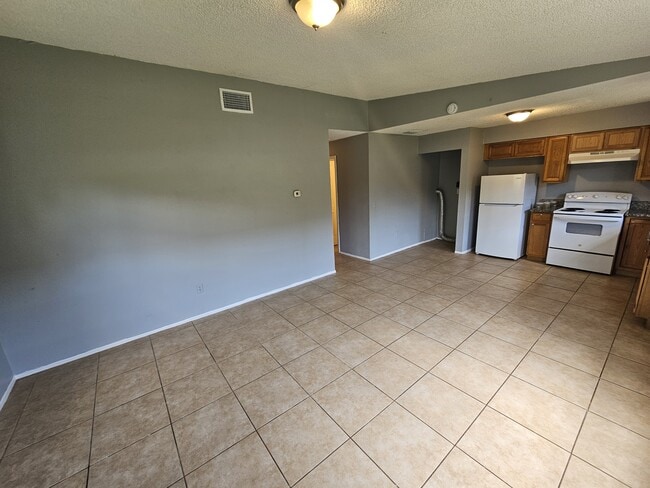 Building Photo - 1409 Laura St