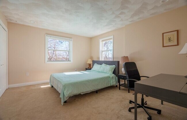 Building Photo - 207 Grove St