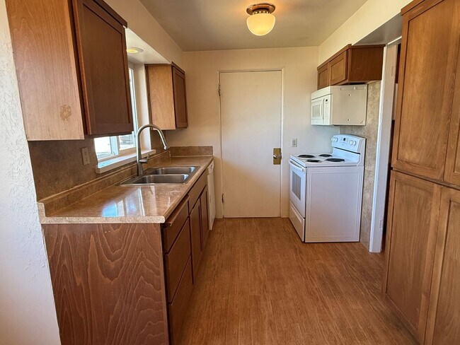 Foto del edificio - Now renting 2 bedroom Duplex please visit ...