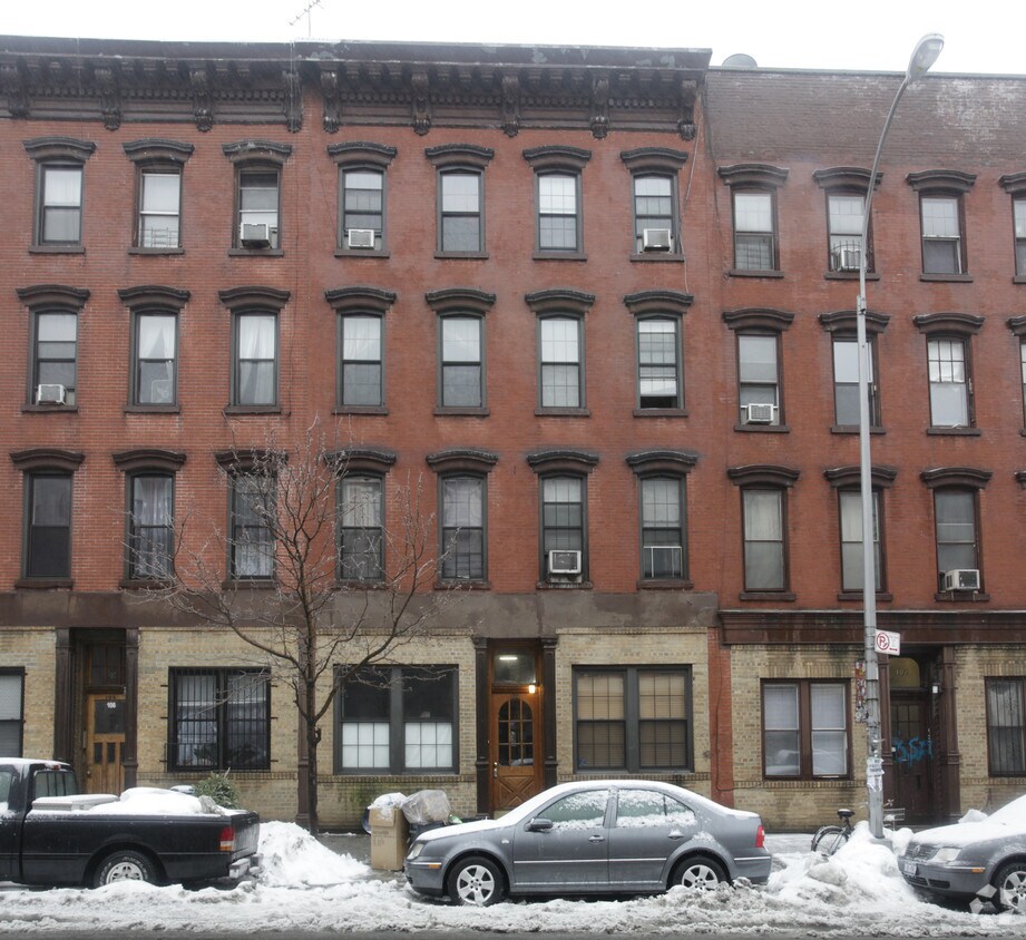 Building Photo - 104 Greenpoint Ave