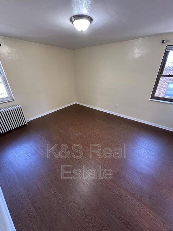 121 Mt Lebanon Blvd, Mount Lebanon, PA 15228 Condo for Rent in Mount