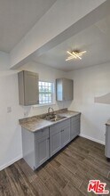 Building Photo - 136 W 99th St