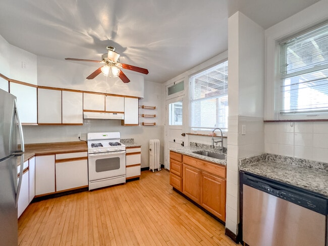 Foto del edificio - 6300 N Glenwood Ave