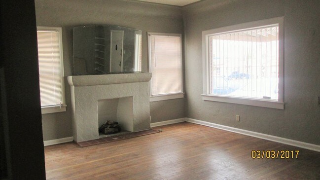 Building Photo - CENTRAL: 2 BR 1 BTH