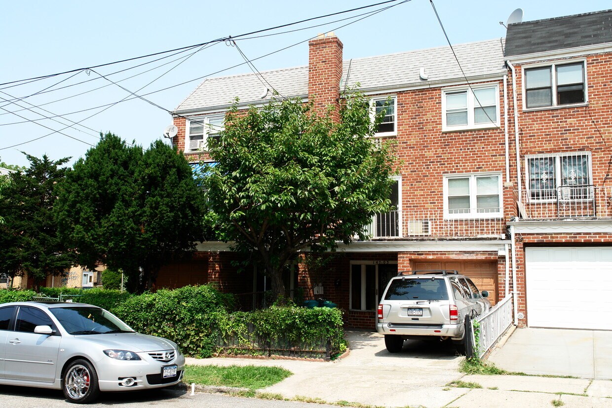 Building Photo - 14701 38th Ave
