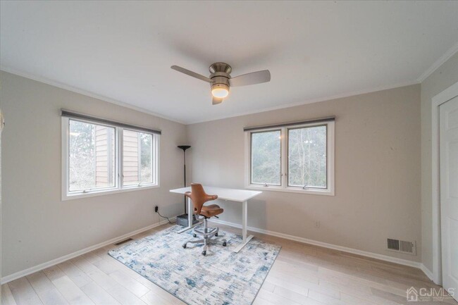 Building Photo - 378 Sayre Dr