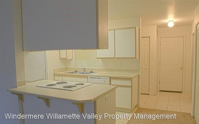 Building Photo - 3 br, 1.5 bath House - 465 NE Conifer Blvd